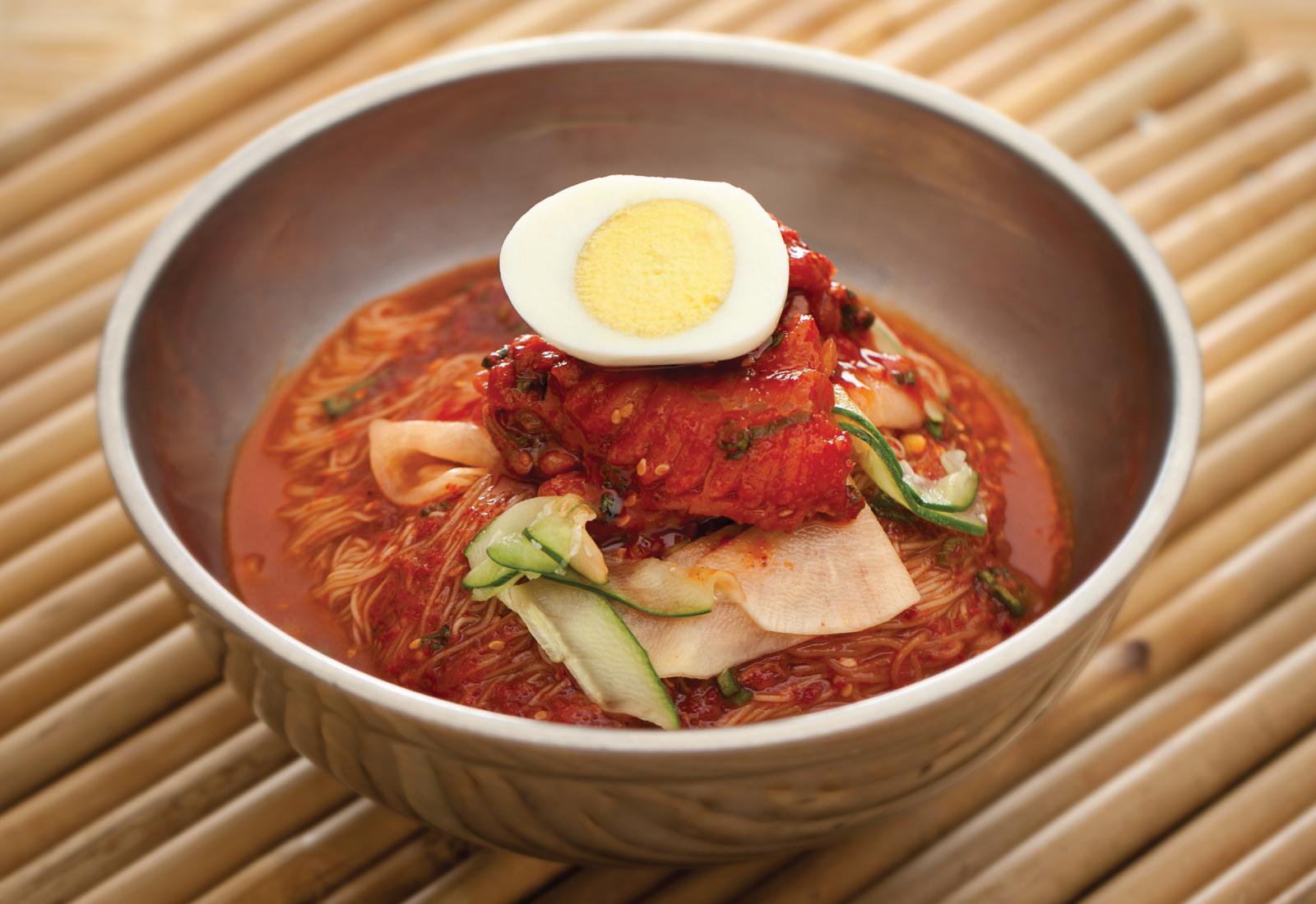 Hoe Naengmyeon (Raw Skate Cold Noodles)